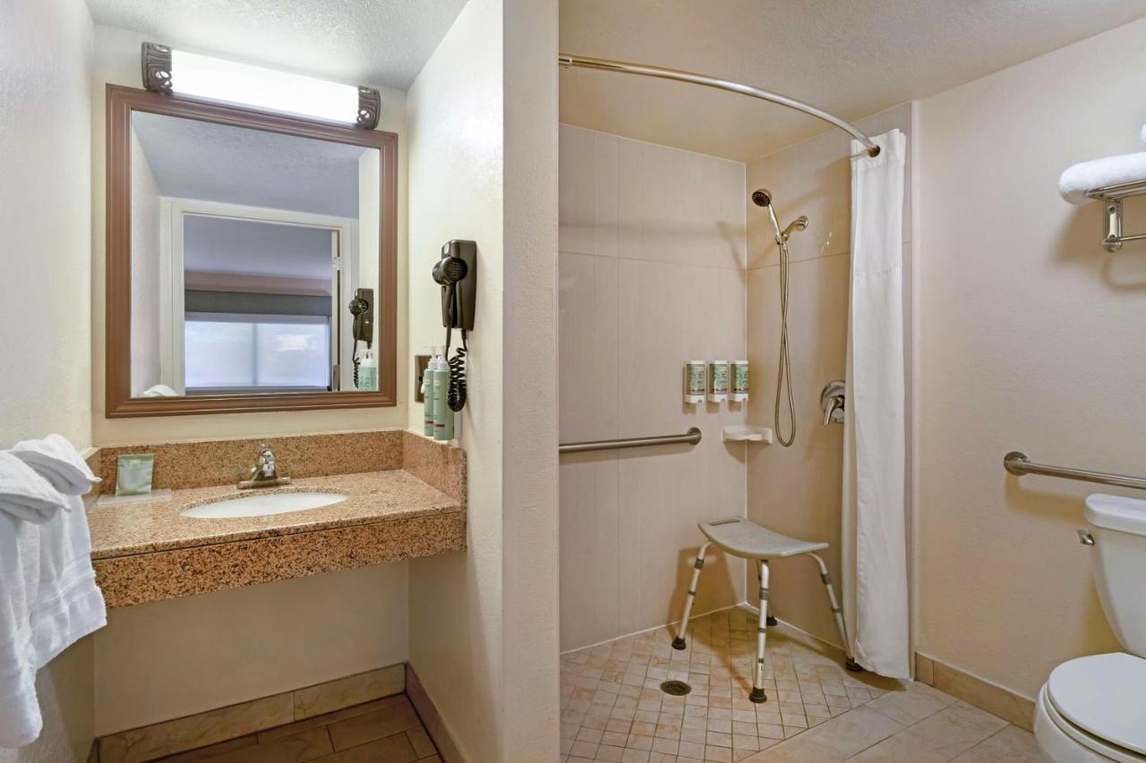 King Room - Mobility Accessible at Best Western Heritage Inn - Chico