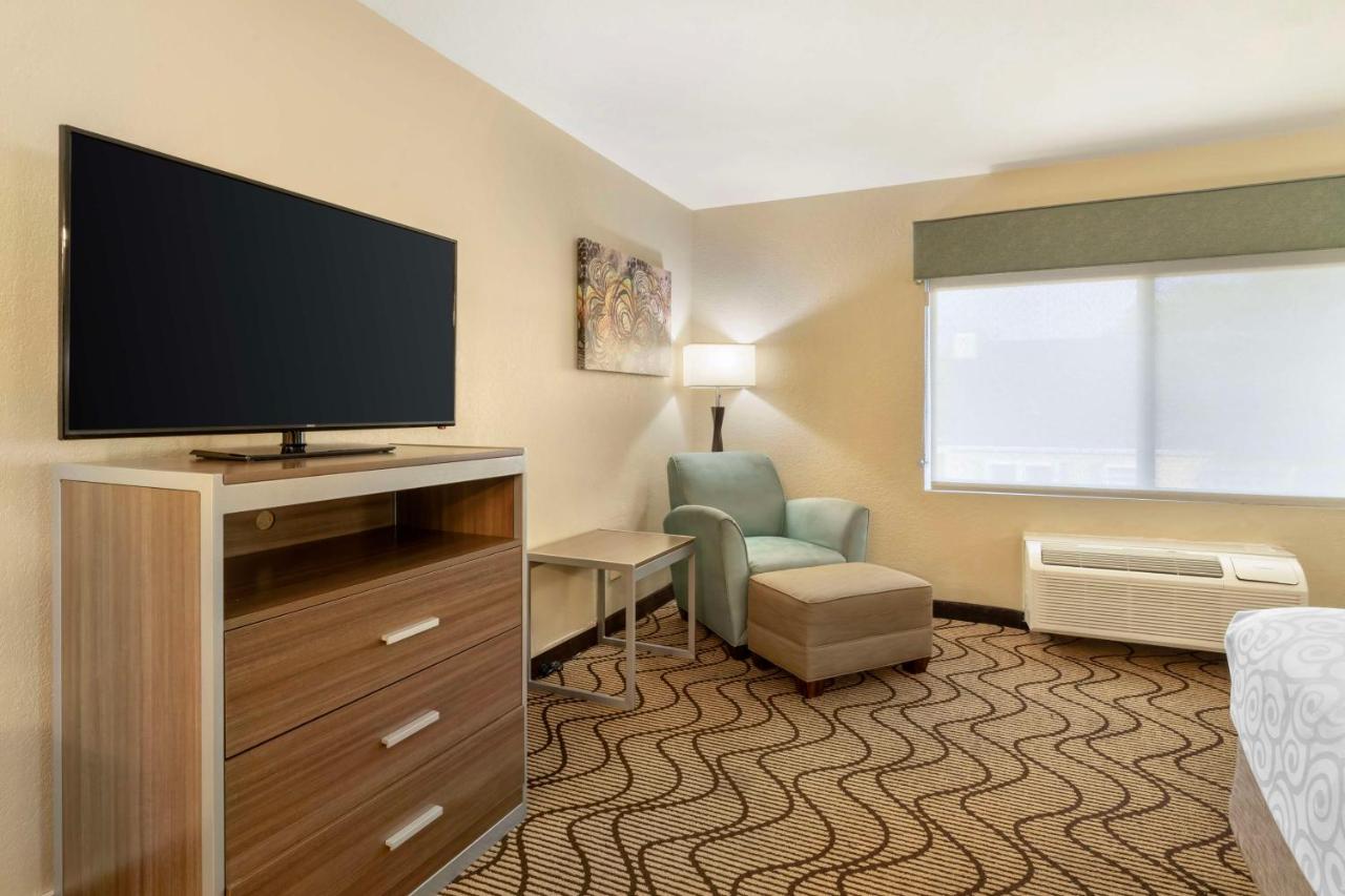 King Room - Mobility Accessible at Best Western Heritage Inn - Chico