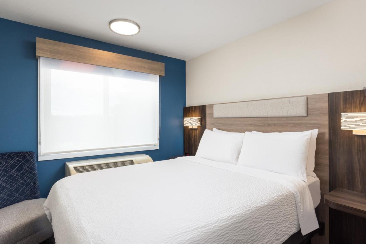 | Holiday Inn Express Portland South - Lake Oswego, an IHG Hotel