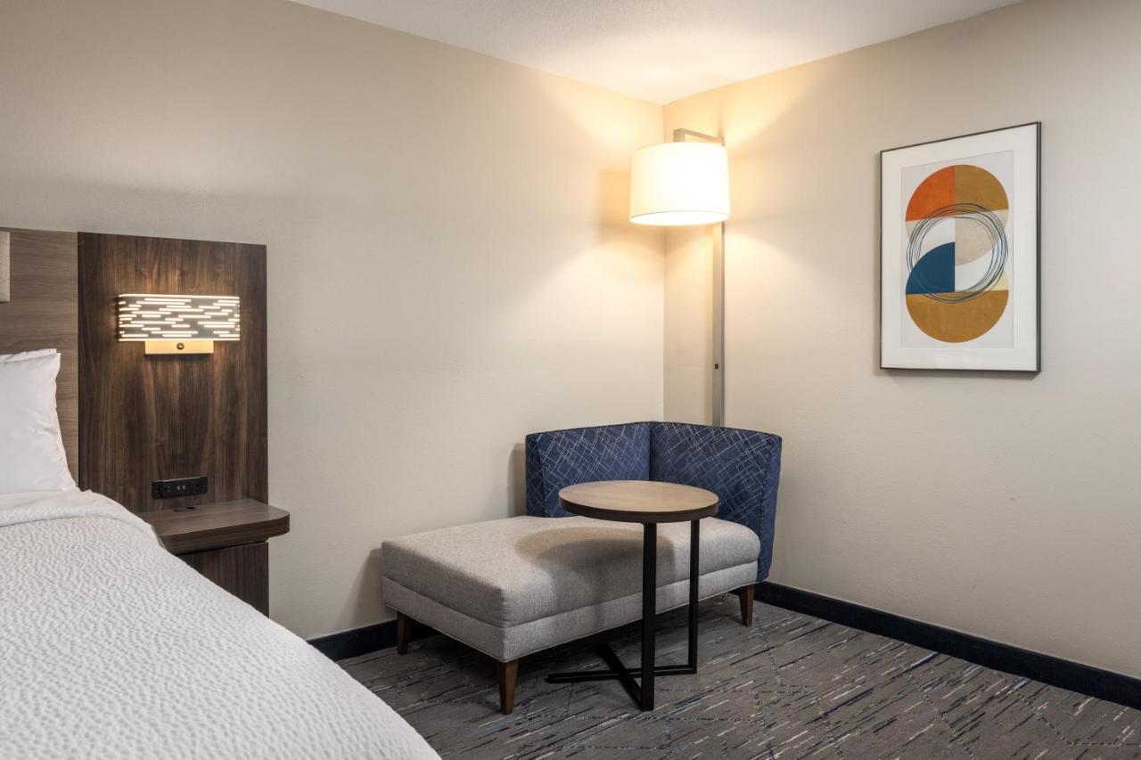 | Holiday Inn Express Portland South - Lake Oswego, an IHG Hotel