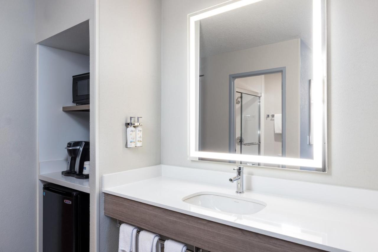 | Holiday Inn Express Portland South - Lake Oswego, an IHG Hotel