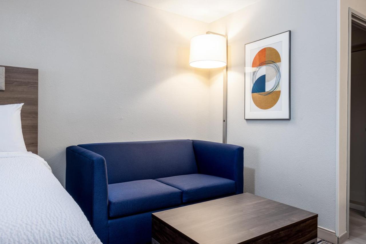 | Holiday Inn Express Portland South - Lake Oswego, an IHG Hotel