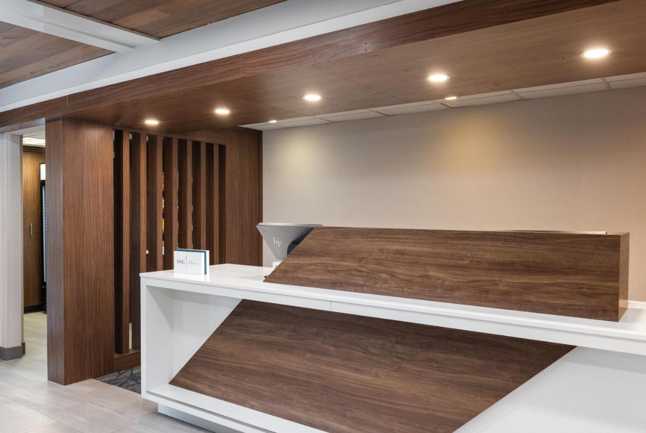 | Holiday Inn Express Portland South - Lake Oswego, an IHG Hotel