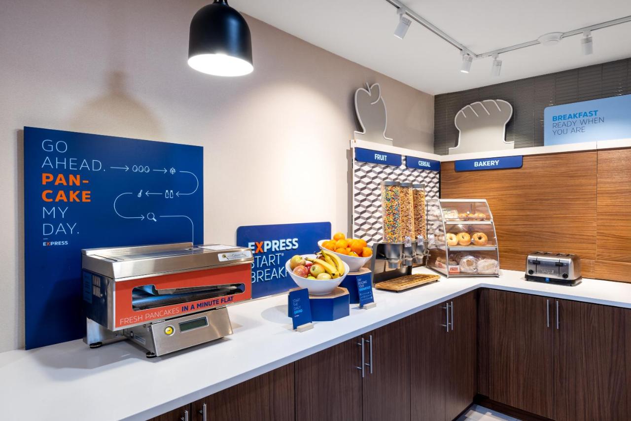 | Holiday Inn Express Portland South - Lake Oswego, an IHG Hotel