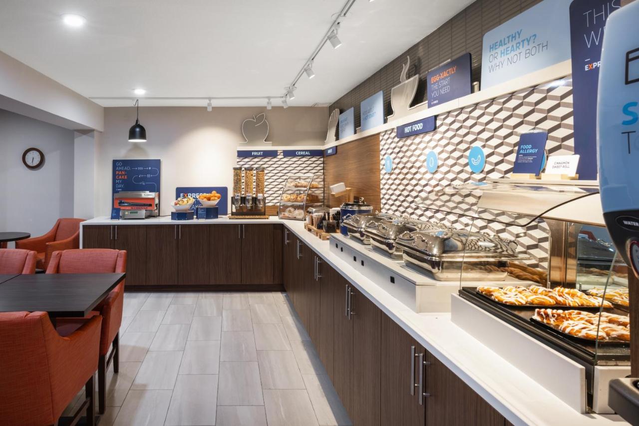 | Holiday Inn Express Portland South - Lake Oswego, an IHG Hotel