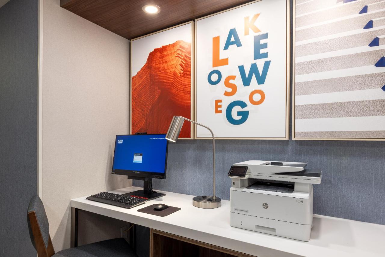| Holiday Inn Express Portland South - Lake Oswego, an IHG Hotel