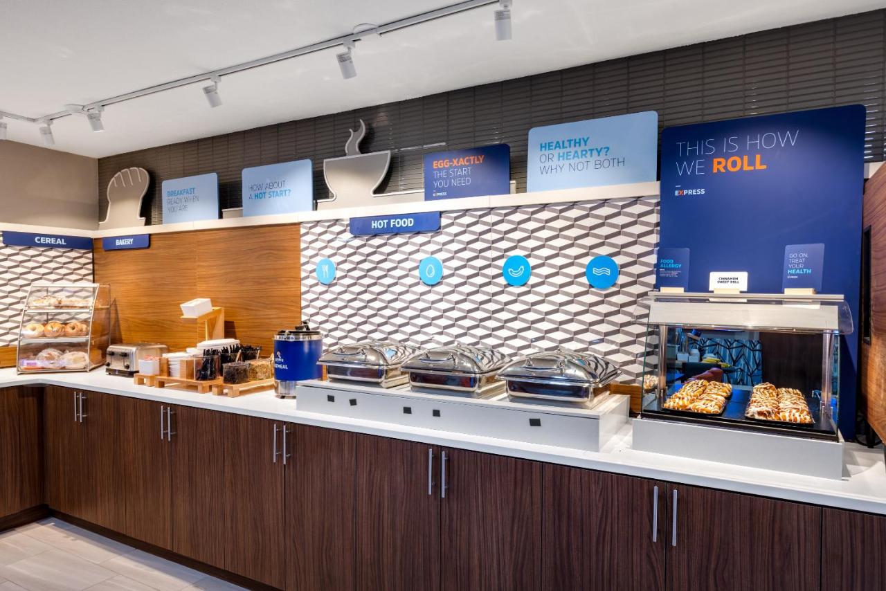 | Holiday Inn Express Portland South - Lake Oswego, an IHG Hotel