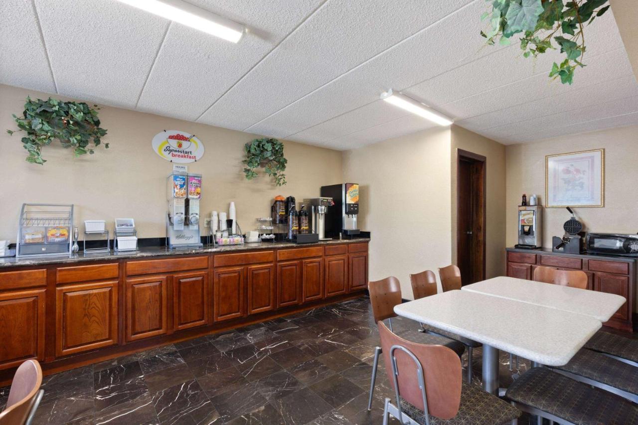 | Super 8 by Wyndham Fort Mitchell Cincinnati Area