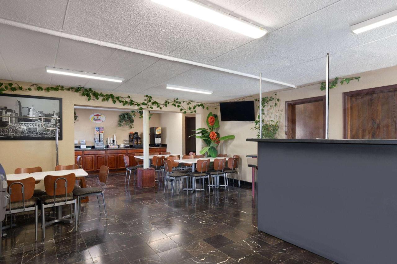 | Super 8 by Wyndham Fort Mitchell Cincinnati Area
