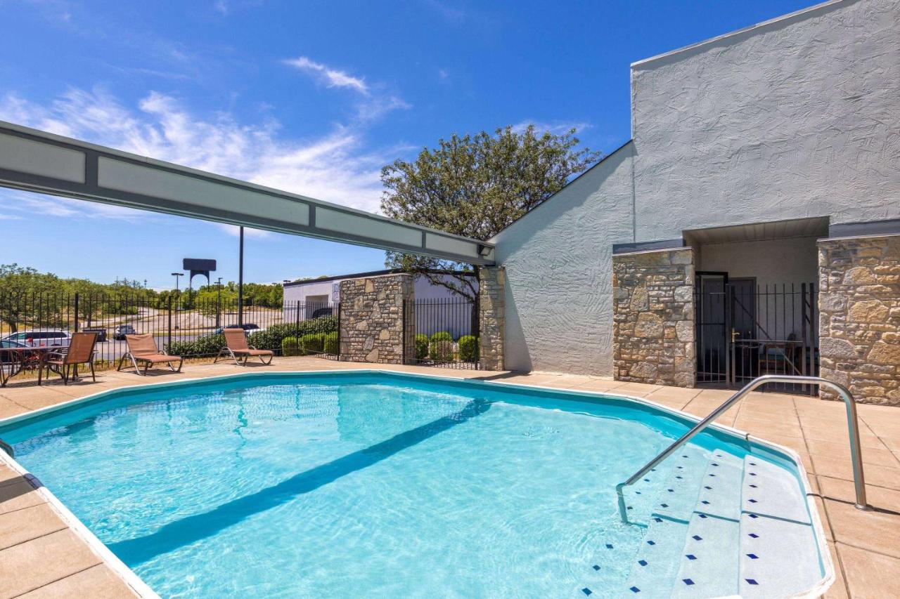 | Super 8 by Wyndham Fort Mitchell Cincinnati Area