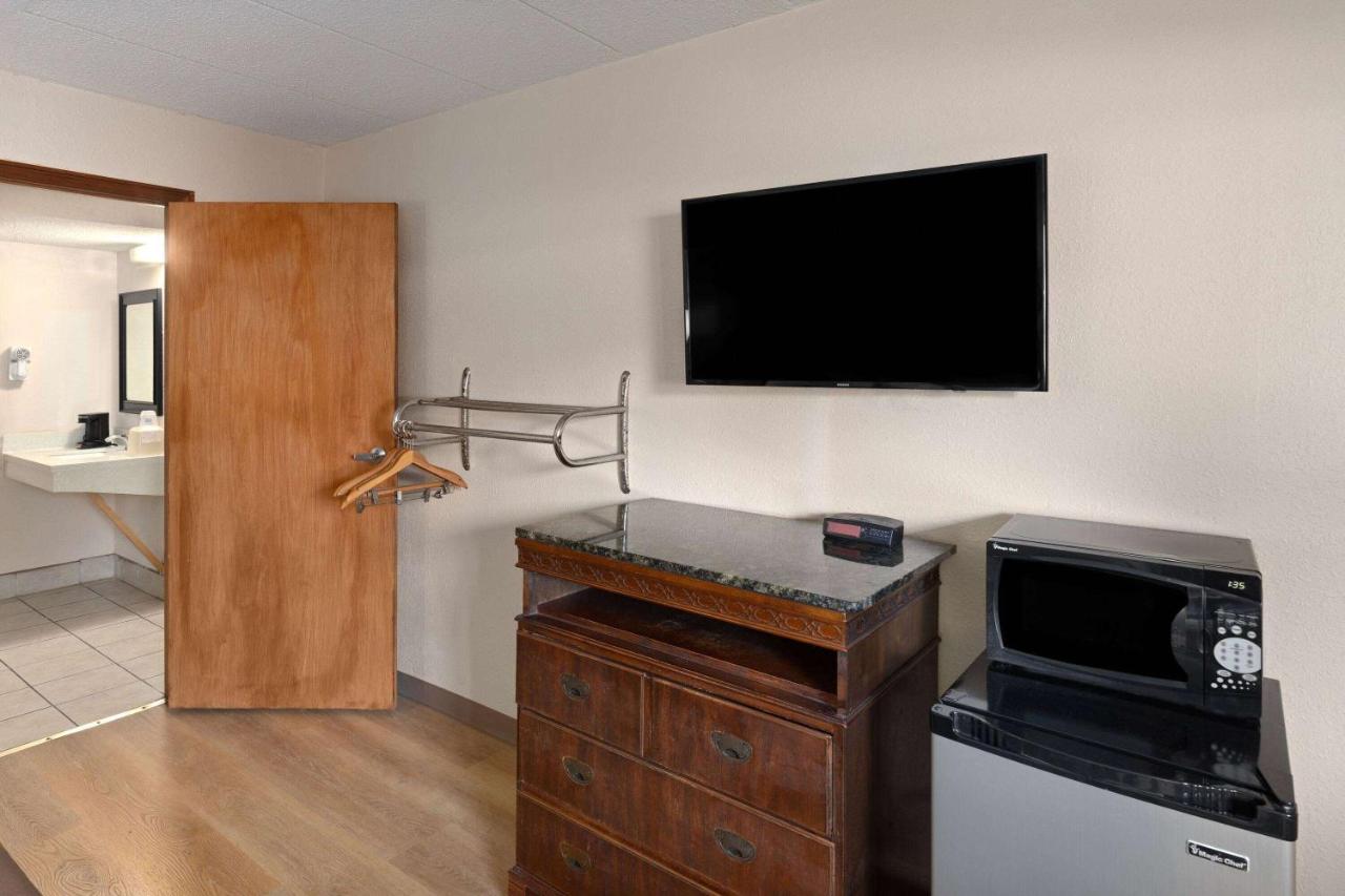 | Super 8 by Wyndham Fort Mitchell Cincinnati Area