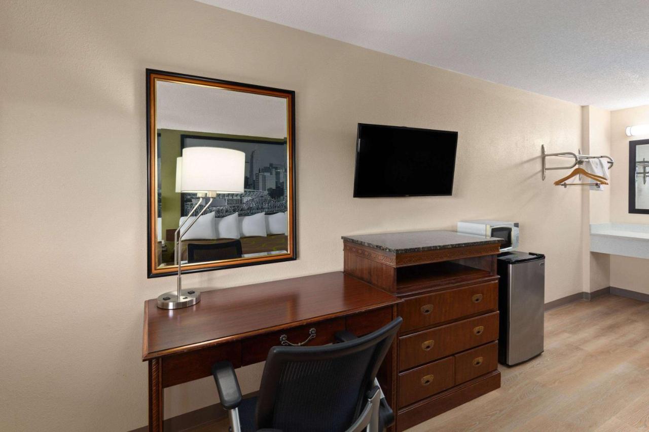 | Super 8 by Wyndham Fort Mitchell Cincinnati Area