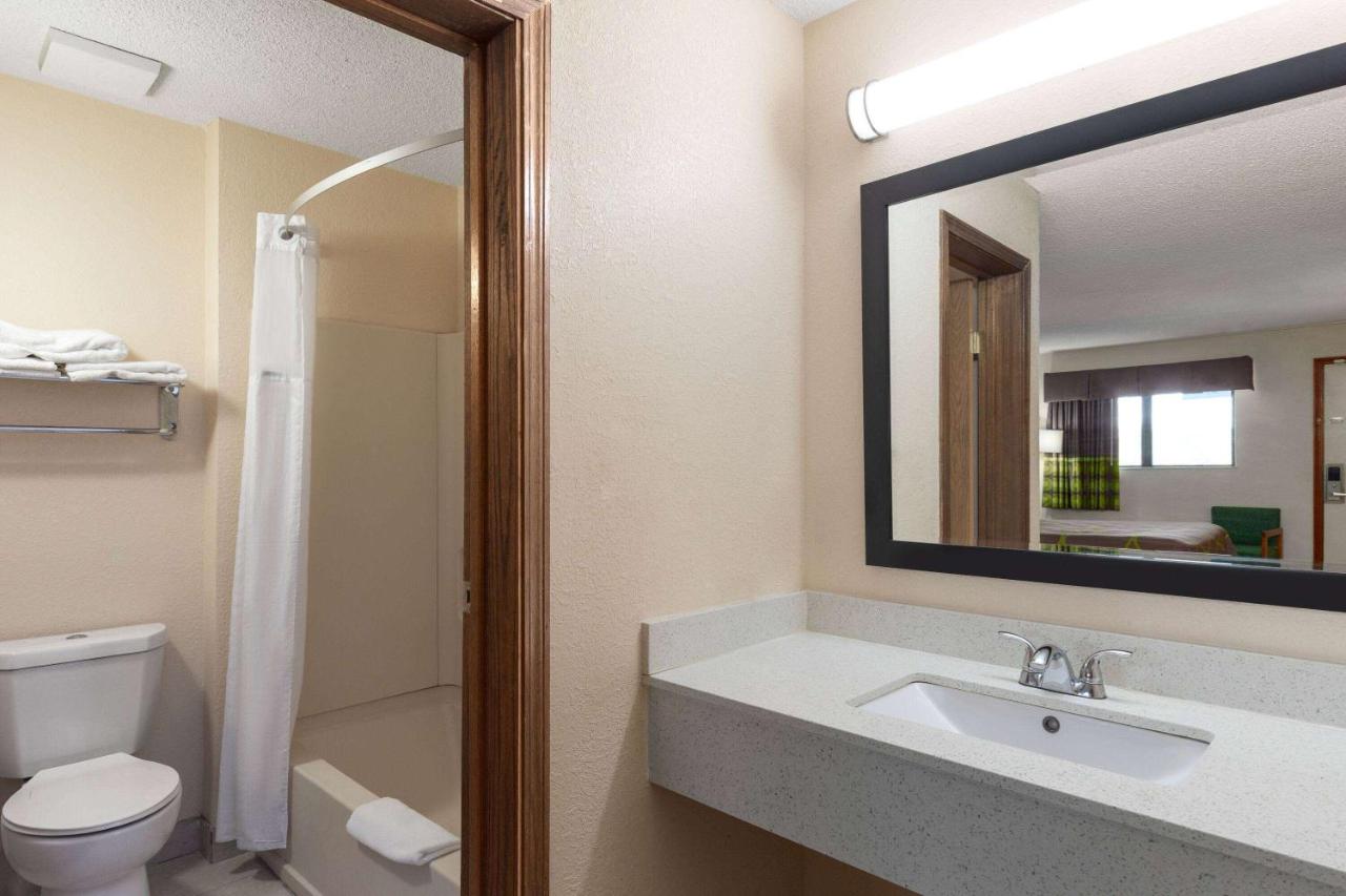 | Super 8 by Wyndham Fort Mitchell Cincinnati Area