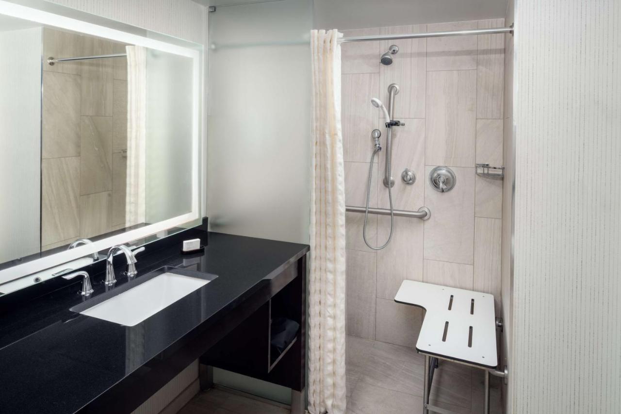 | Embassy Suites Washington D.C. - at the Chevy Chase Pavilion