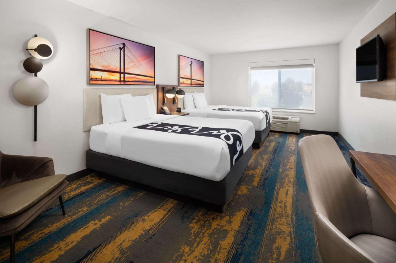 Deluxe Queen Room with Two Queen Beds at La Quinta Inn & Suites by Wyndham Kennewick