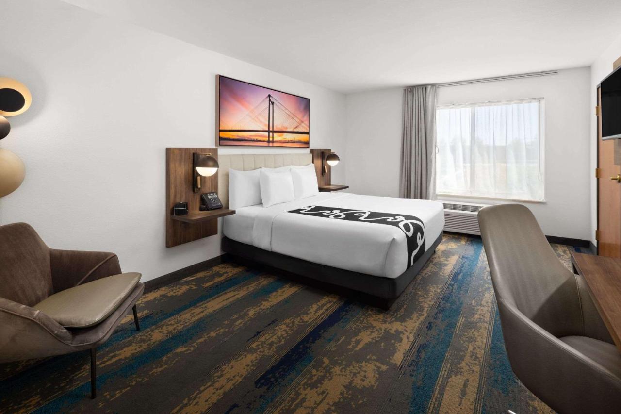 King Room - Disability Access at La Quinta Inn & Suites by Wyndham Kennewick