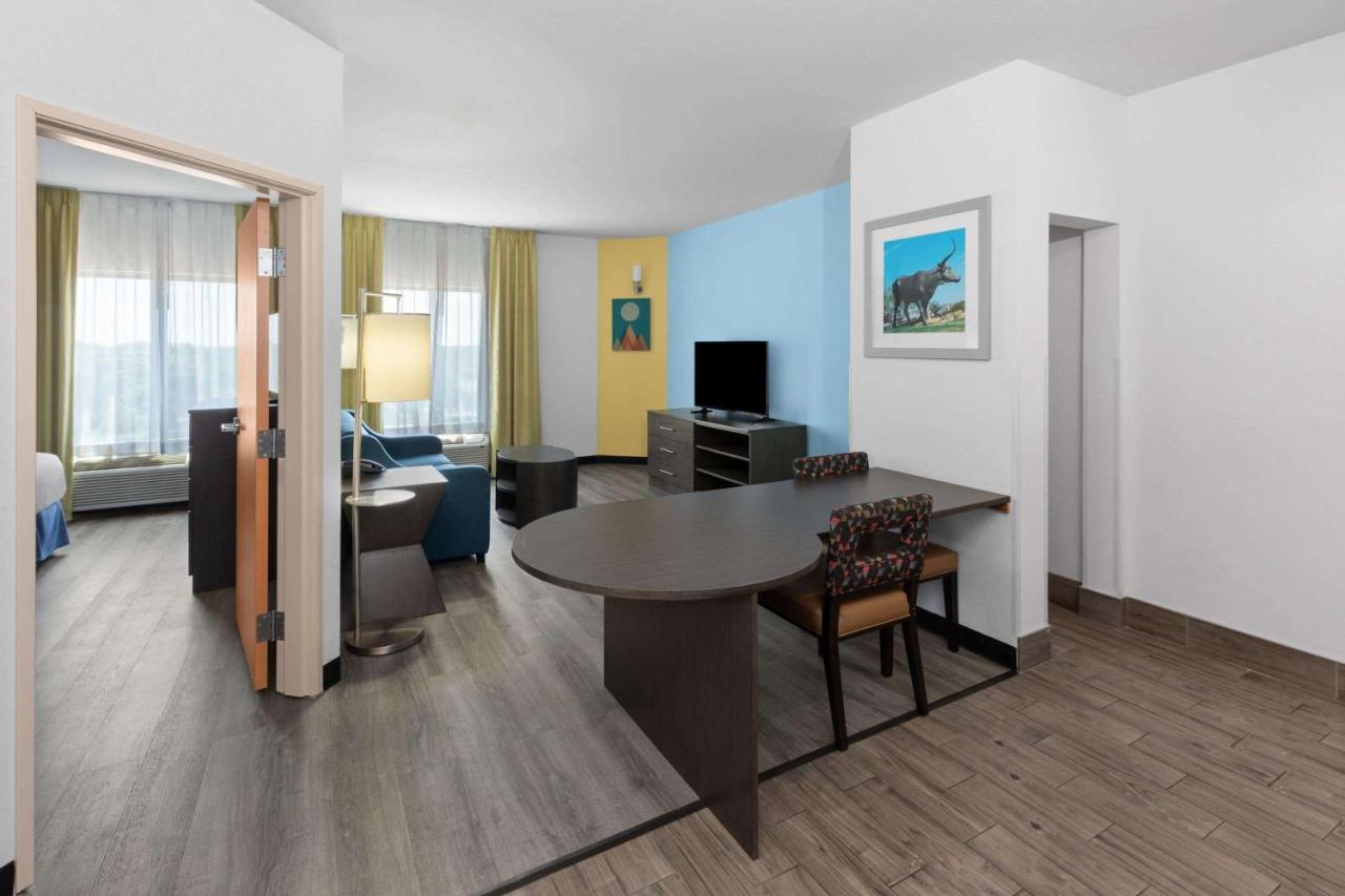 King Studio Suite - Non-Smoking at Days Inn & Suites by Wyndham Lubbock Medical Center