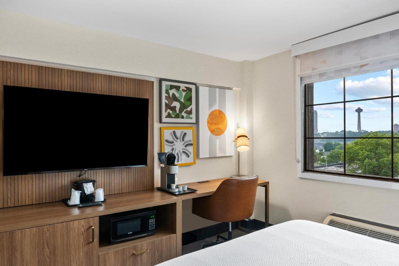 King Suite - Non-Smoking at Holiday Inn Niagara Falls State Park Entry by IHG