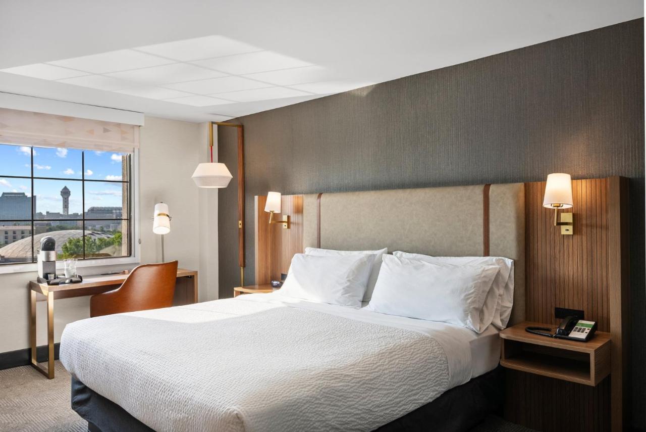 King Suite - Non-Smoking at Holiday Inn Niagara Falls State Park Entry by IHG