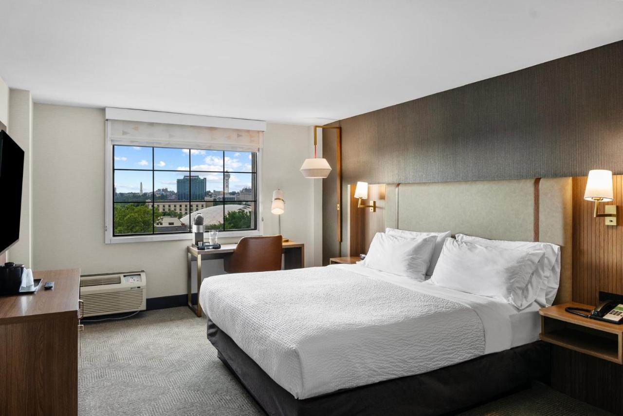 King Suite - Non-Smoking at Holiday Inn Niagara Falls State Park Entry by IHG
