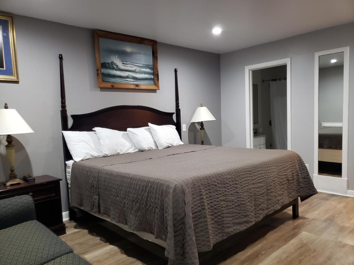 | Rodeway Inn Waterford - New London