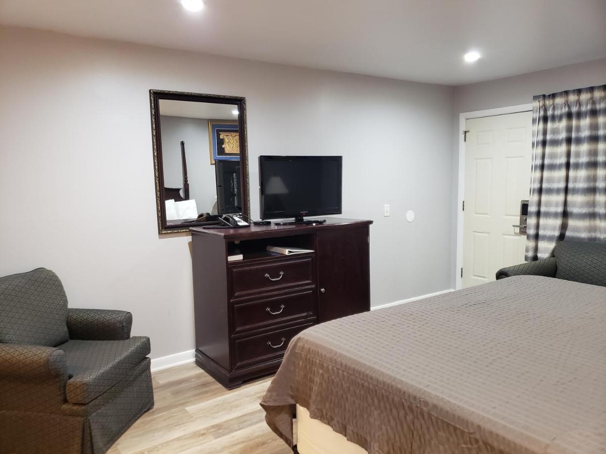 | Rodeway Inn Waterford - New London