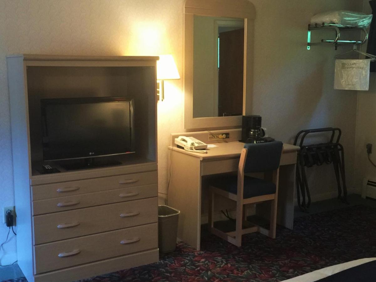 Comfort Double Room at Cedar Motor Inn