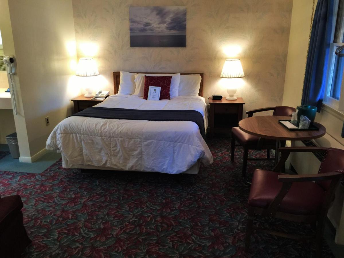 Double Room at Cedar Motor Inn