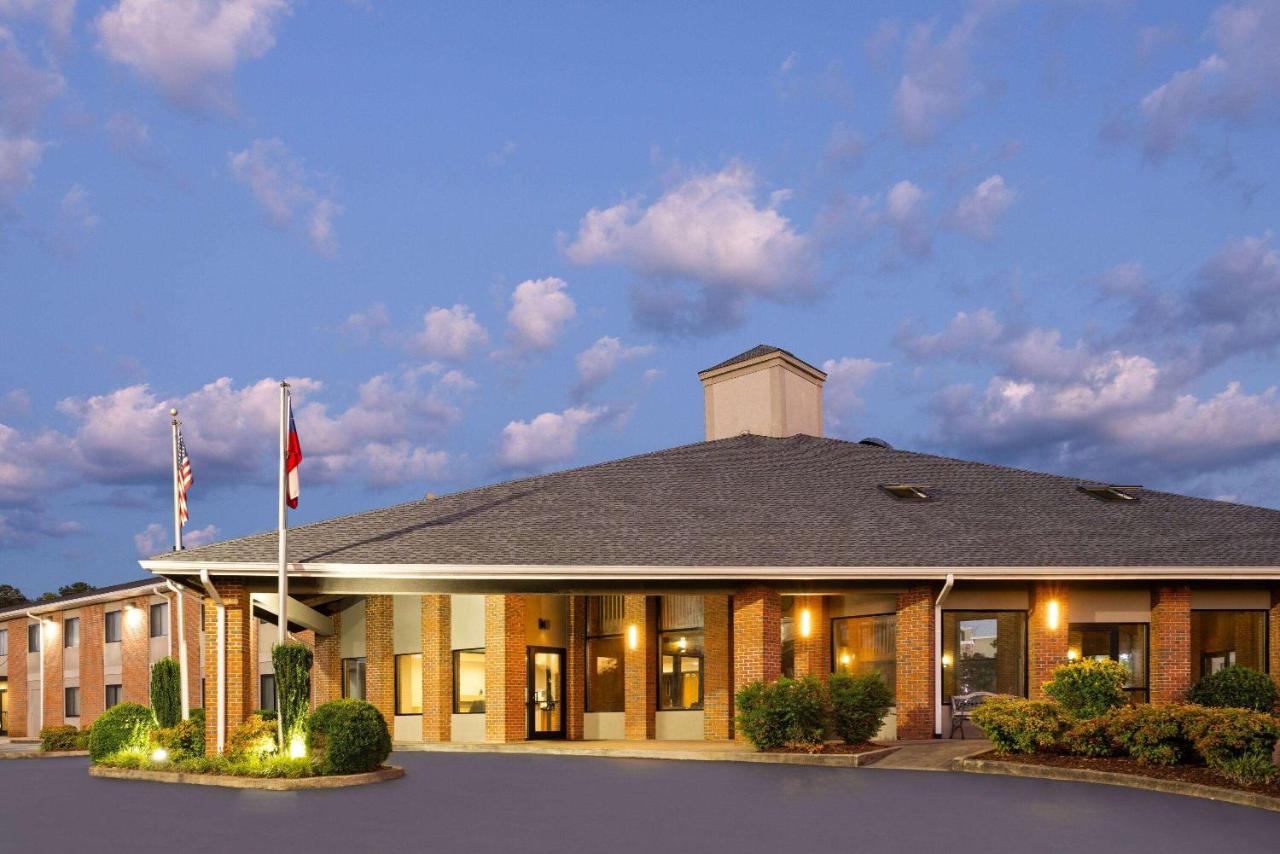 | Baymont by Wyndham LaGrange