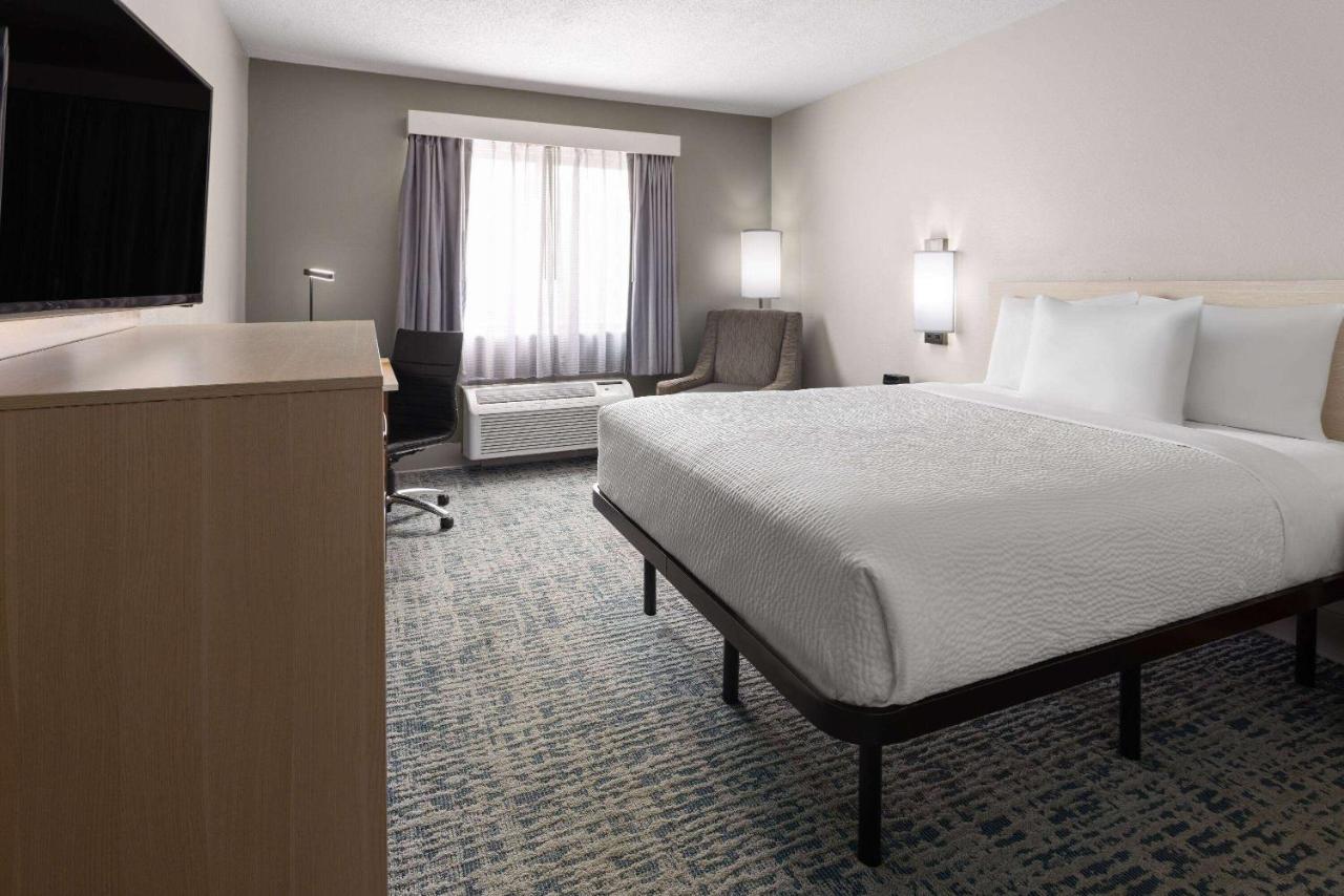 Queen Room - Disability Access/Non-Smoking at Baymont by Wyndham LaGrange