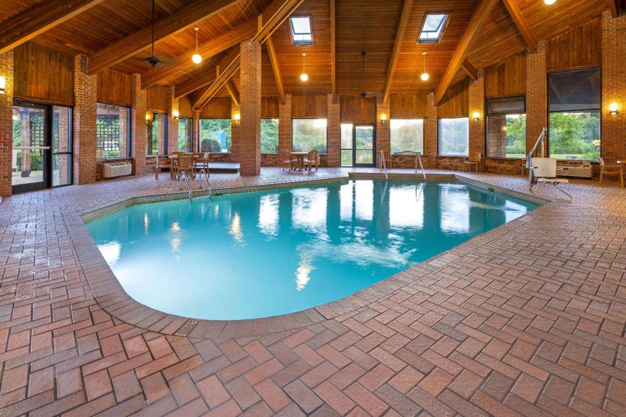 | Baymont by Wyndham LaGrange