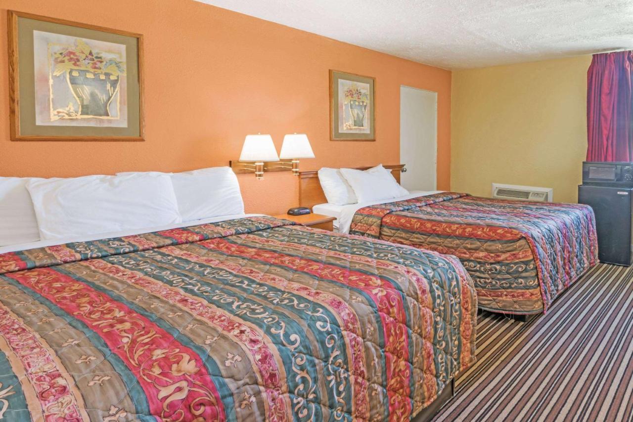 | Days Inn by Wyndham Henrietta/Rochester Area