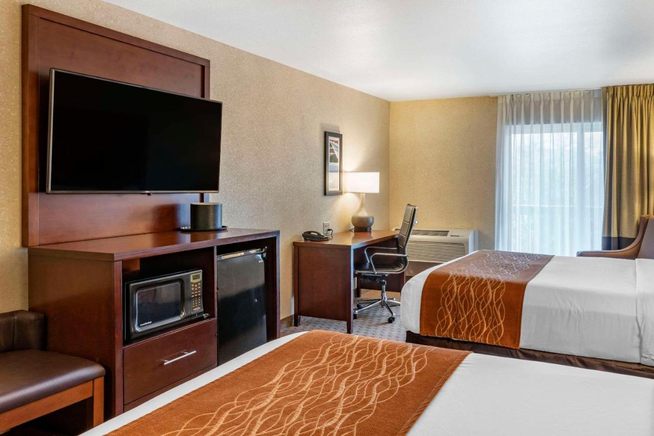 Standard Queen Room with Two Queen Beds - Non-Smoking at Comfort Inn & Suites Lincoln City