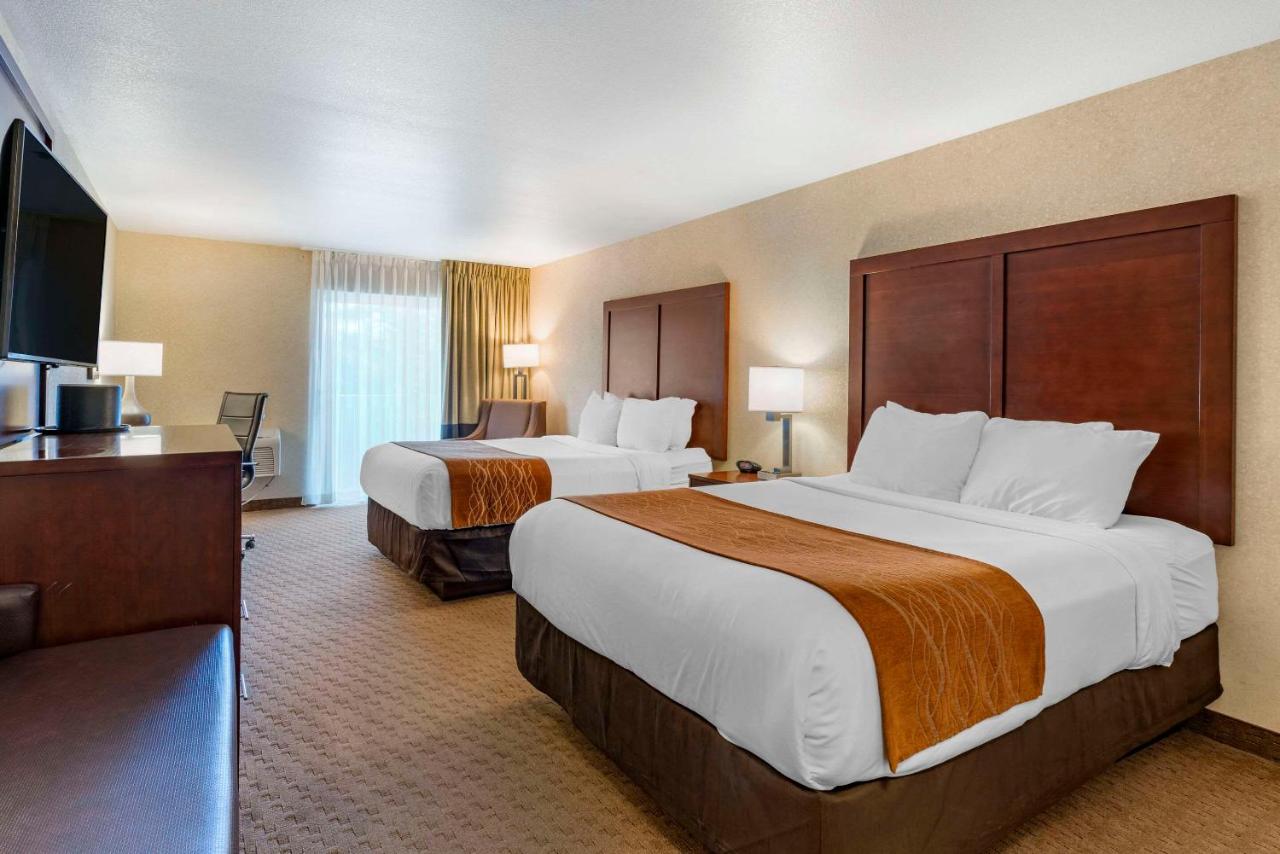 Standard Queen Room with Two Queen Beds - Non-Smoking at Comfort Inn & Suites Lincoln City
