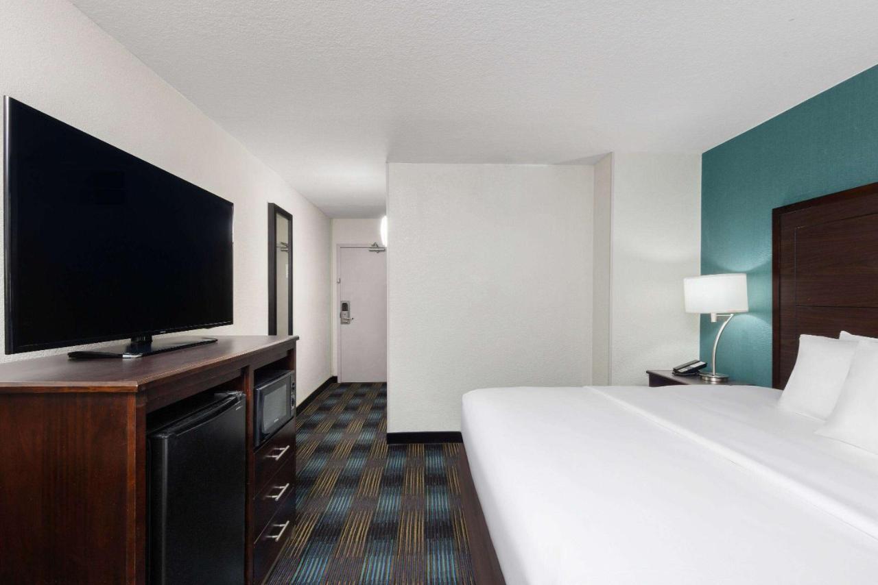 King Room - Non-Smoking at Wingate by Wyndham Kansas City
