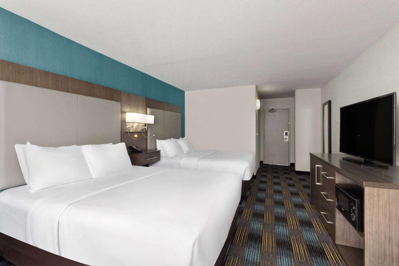 King Room with Sofa Bed at Wingate by Wyndham Kansas City