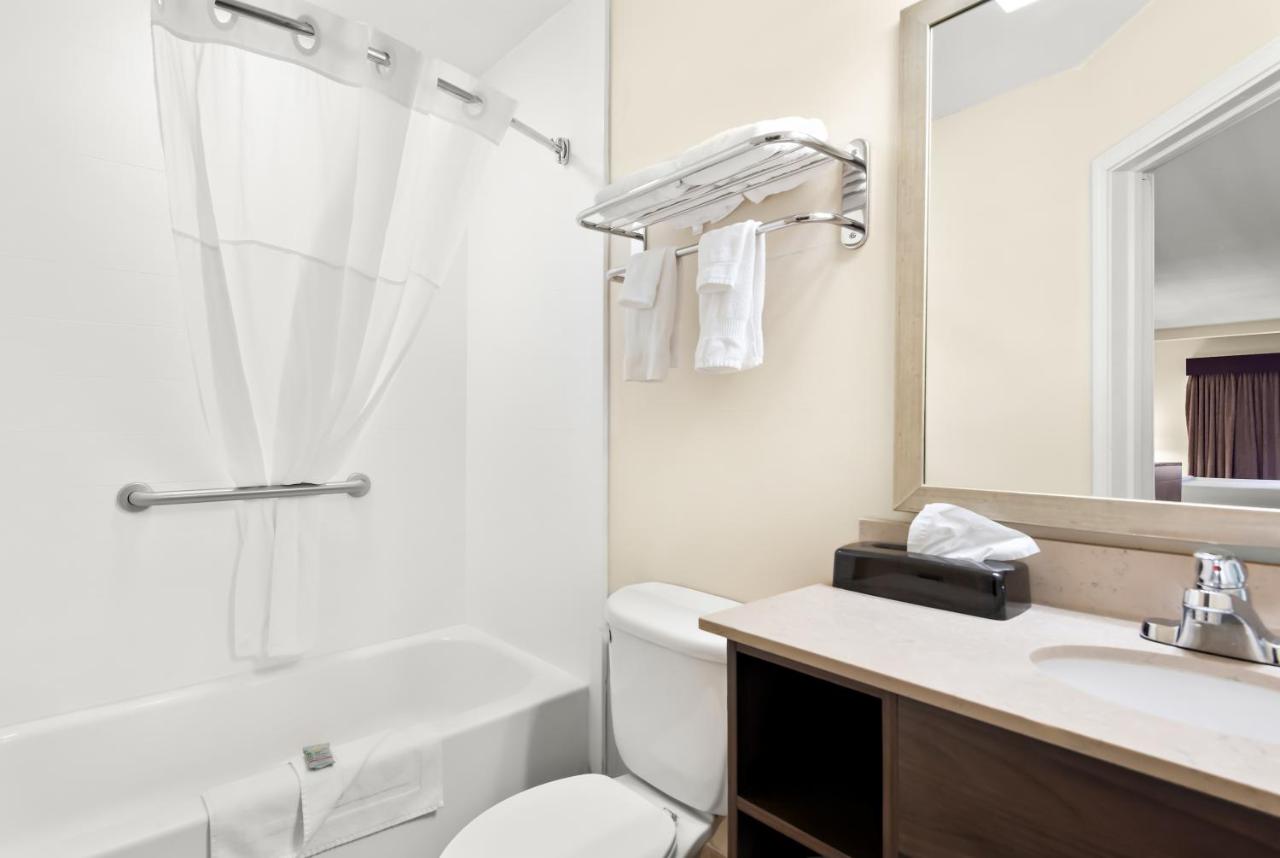| Best Western Palmyra Inn & Suites