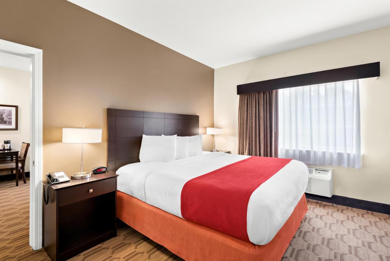 Two Bedroom King Suite with Two King Beds at Best Western Palmyra Inn & Suites