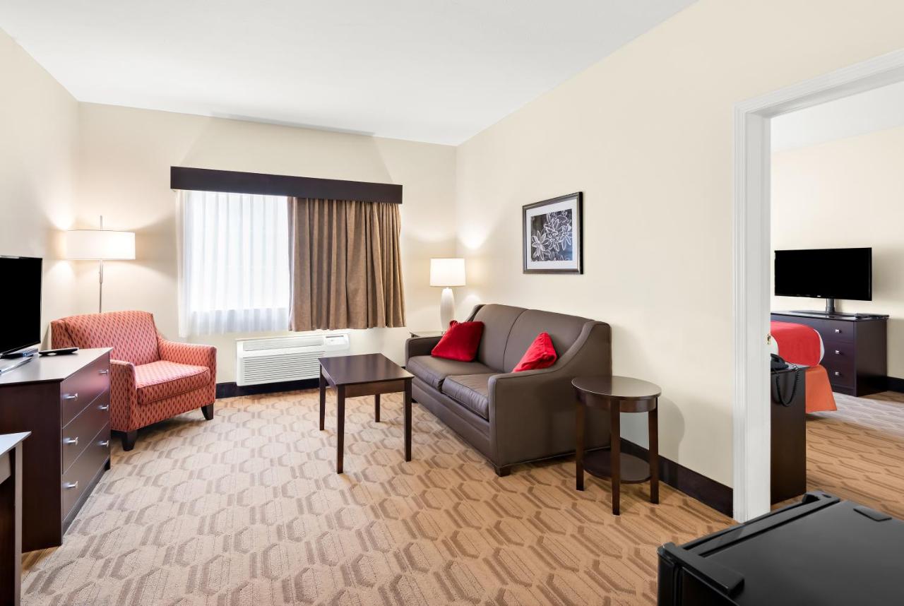 Two Bedroom King Suite with Two King Beds at Best Western Palmyra Inn & Suites