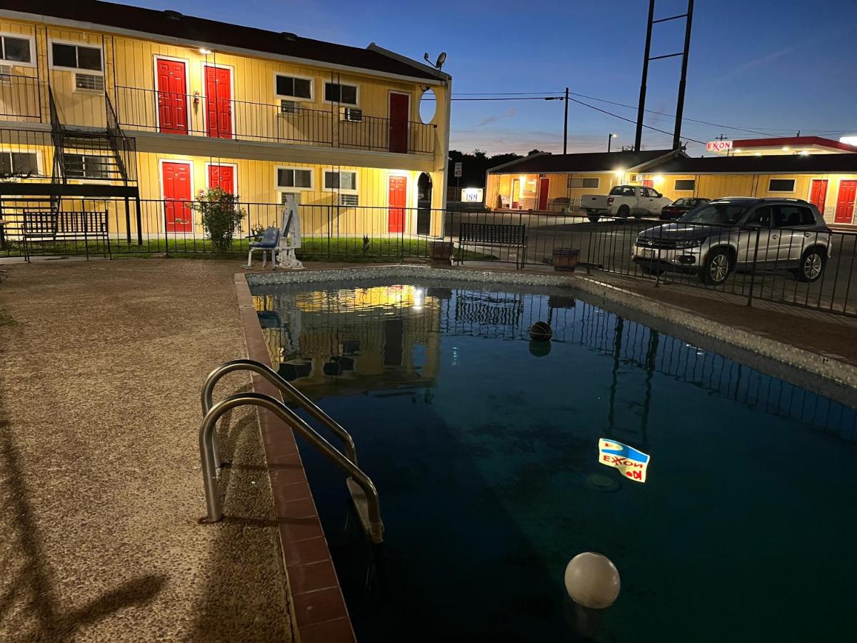  | Hill Country Inn