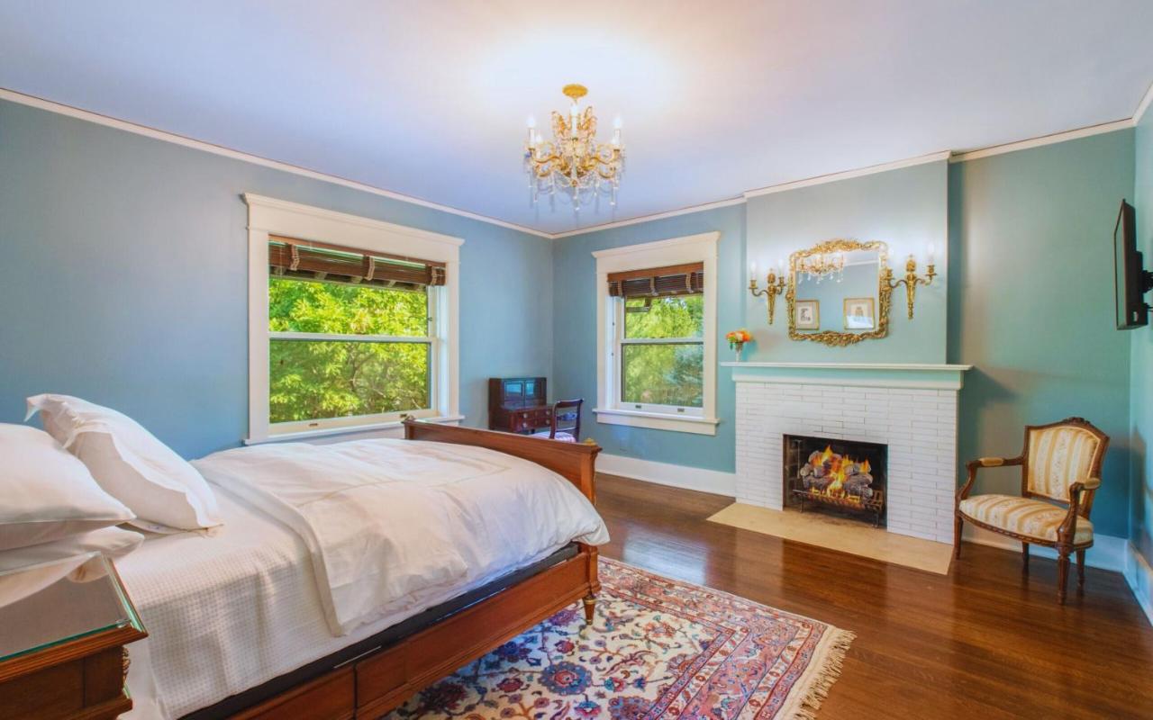 | Martha's Bed and Breakfast