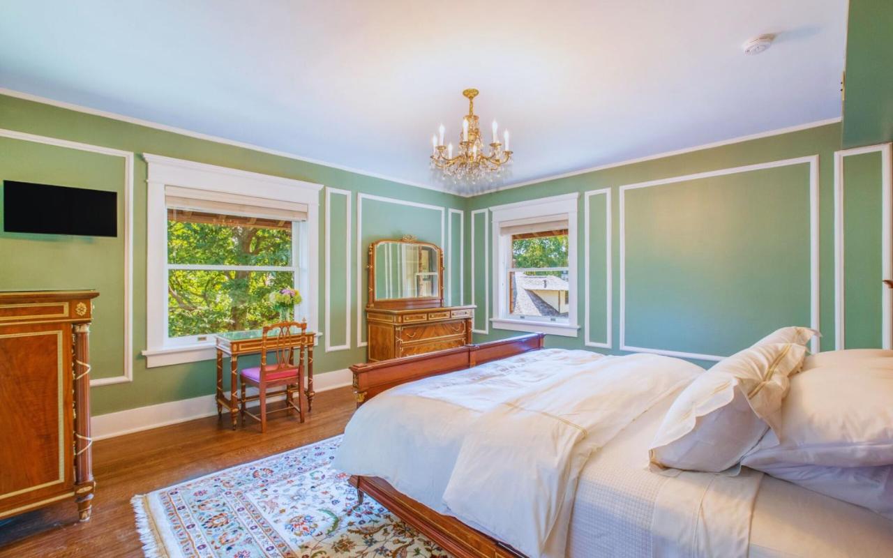 | Martha's Bed and Breakfast
