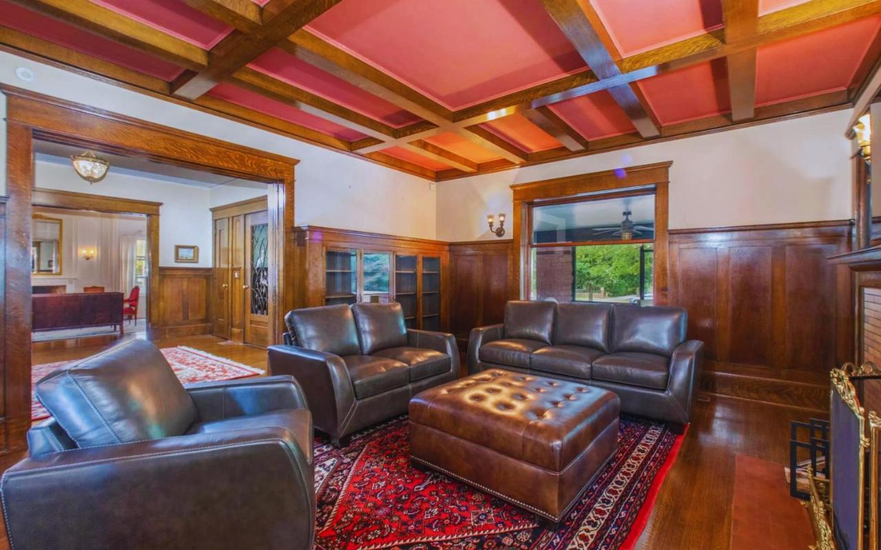 | Martha's Bed and Breakfast