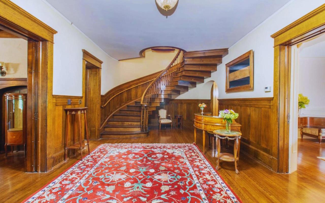| Martha's Bed and Breakfast