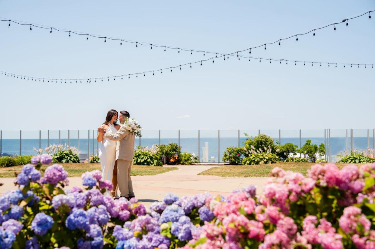 | Sea Crest Beach Hotel