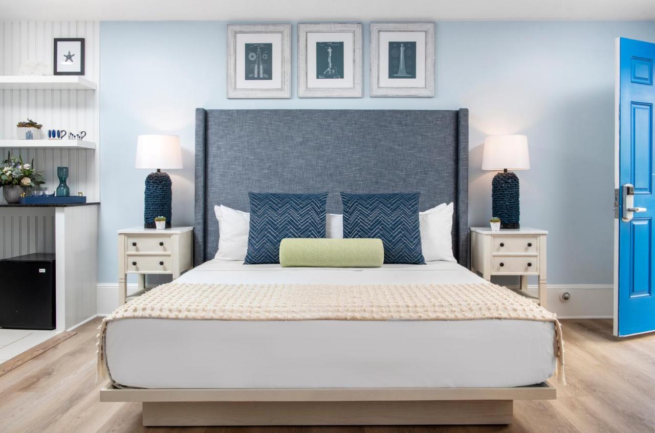 | Sea Crest Beach Hotel