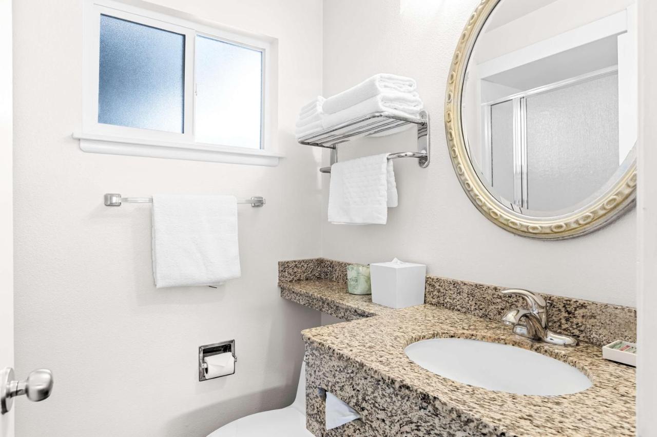 King Room - Non-Smoking at Best Western Garden Inn