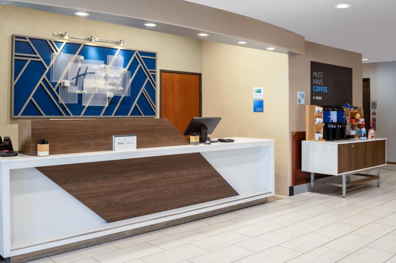 | Holiday Inn Express Vancouver North, an IHG Hotel