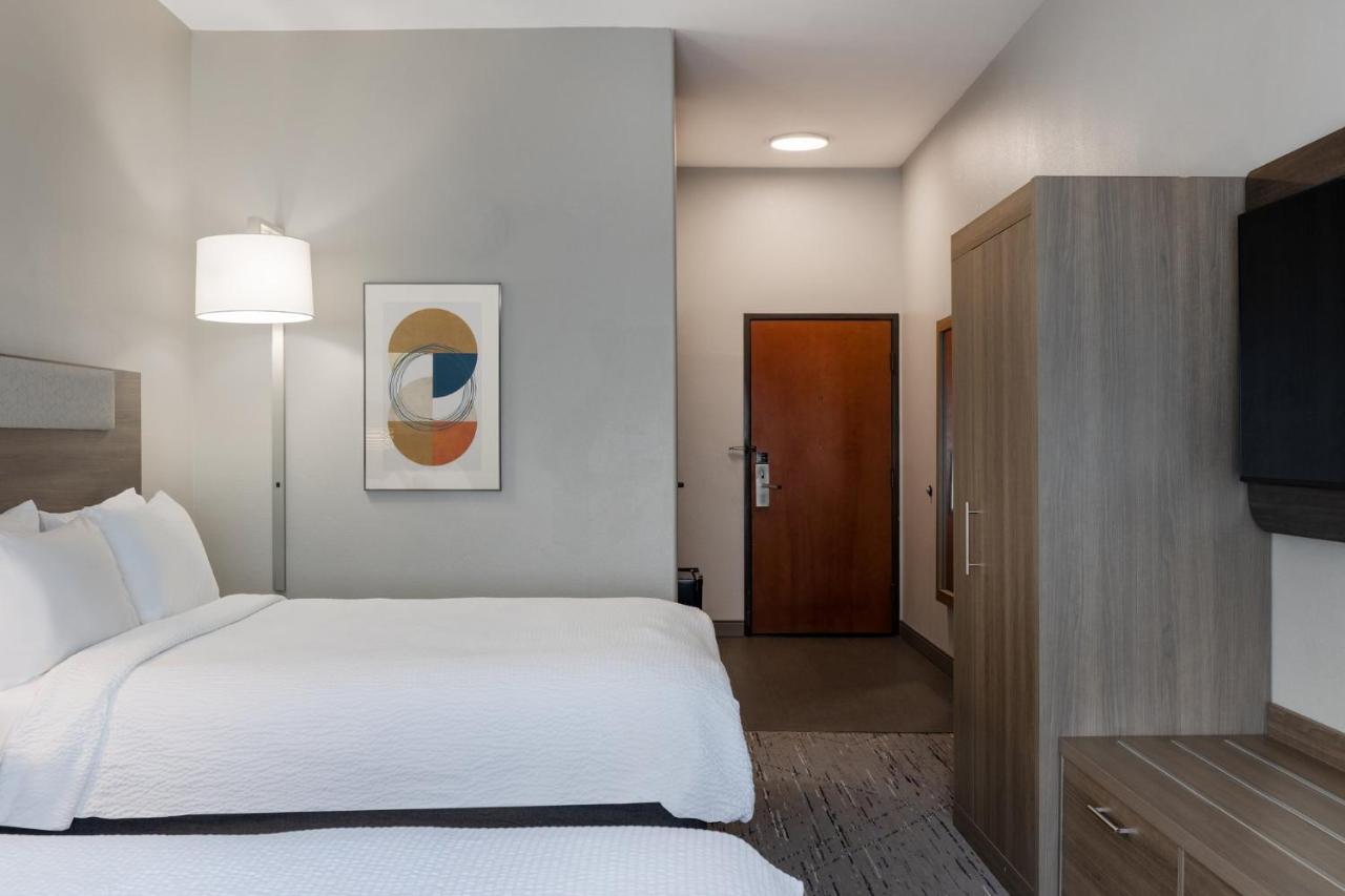| Holiday Inn Express Vancouver North, an IHG Hotel