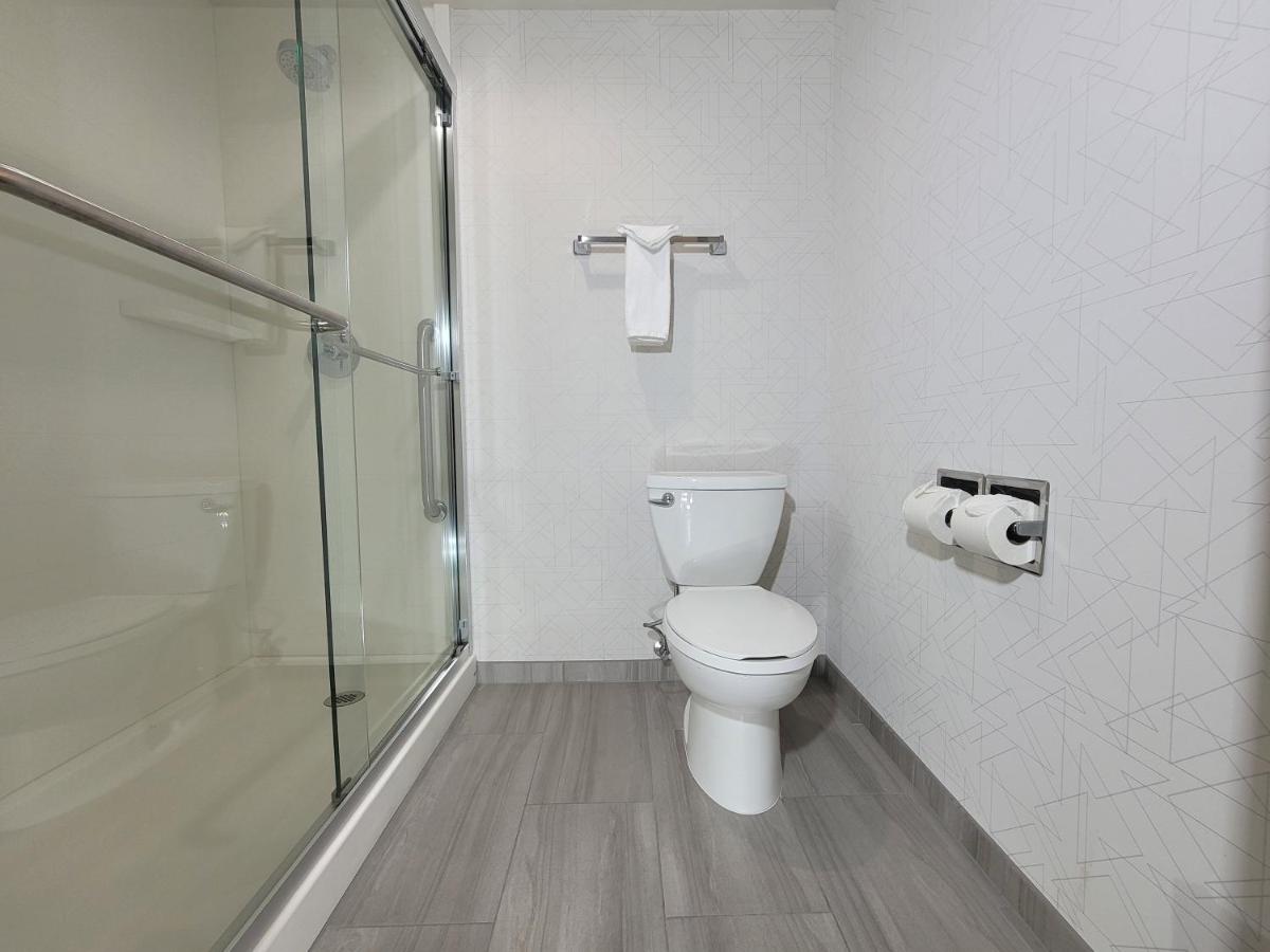 Superior King Room at Holiday Inn Express San Diego South - Chula Vista by IHG